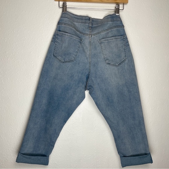 BOLD Elements Sz. 10 Cut to Curve Tummy Control Jean Capris Medium Wash - Picture 4 of 6